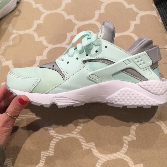 girls nike huaraches
